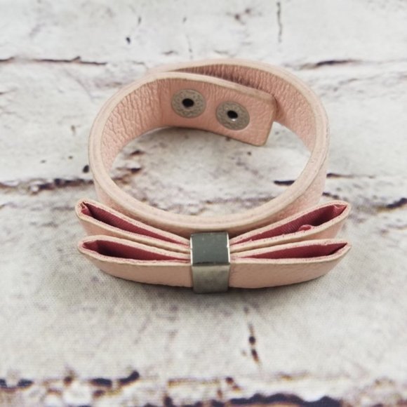 BCBGeneration Light Pink Faux Leather Bow Bracelet Glam Vegan Classic Preppy - Picture 6 of 8